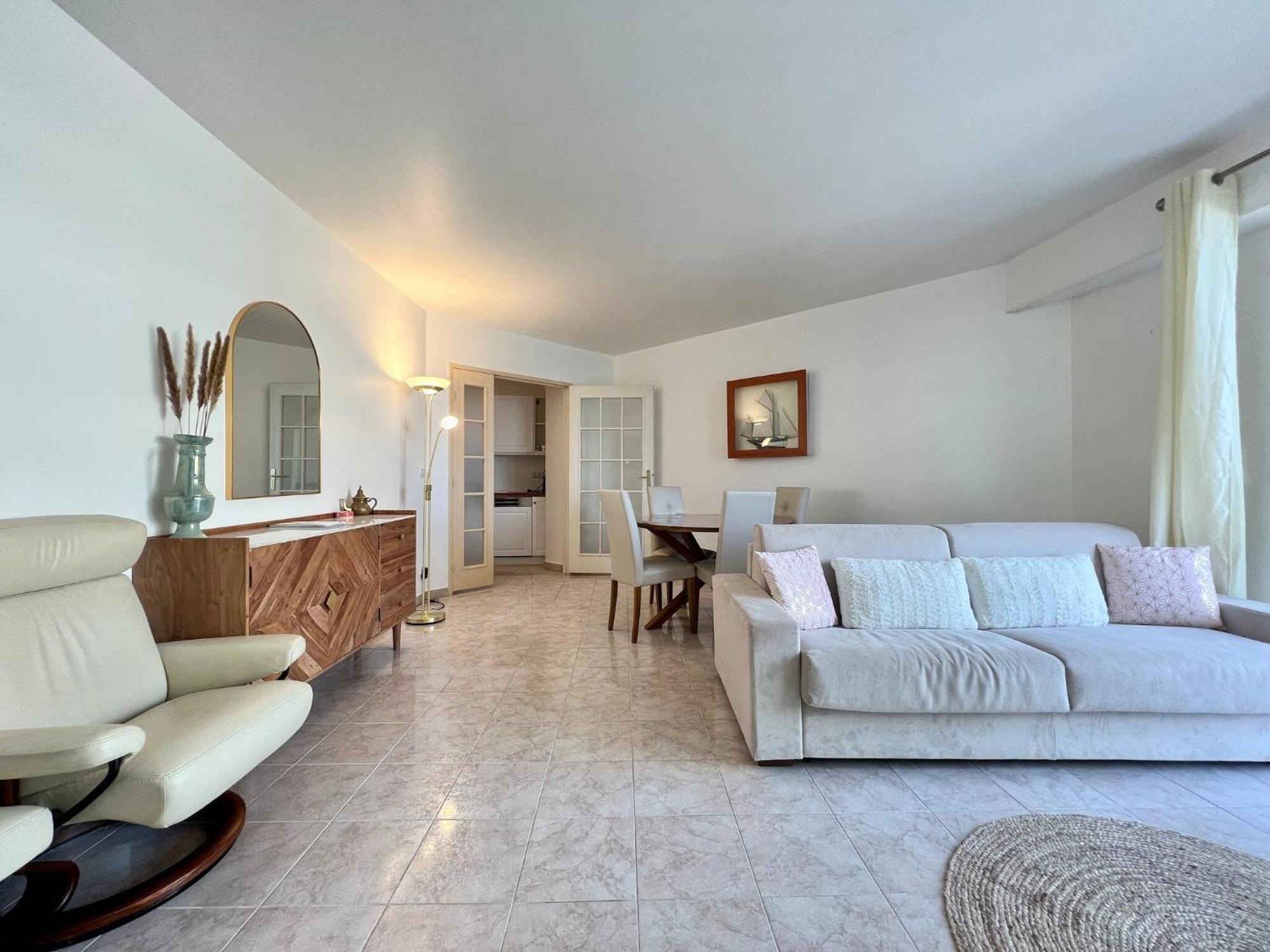 Apartment 'le Victoria Beach' Vue Plein Centre, Spacieux Menton